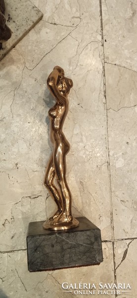 Female nude statue in bronze, size 24 cm, for collectors.
