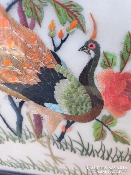 With silk? Embroidered bird picture peacock wall picture ornament nostalgia