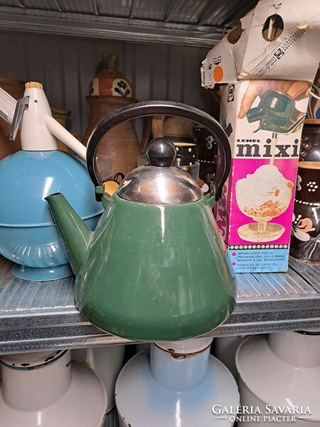 About 2.5 liter enameled green teapot teapot enameled village peasant decoration