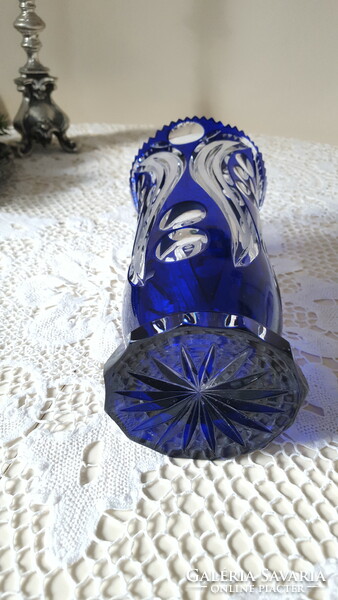 Gyönyörű,vastag kék üveg kristályváza 24.5cm.