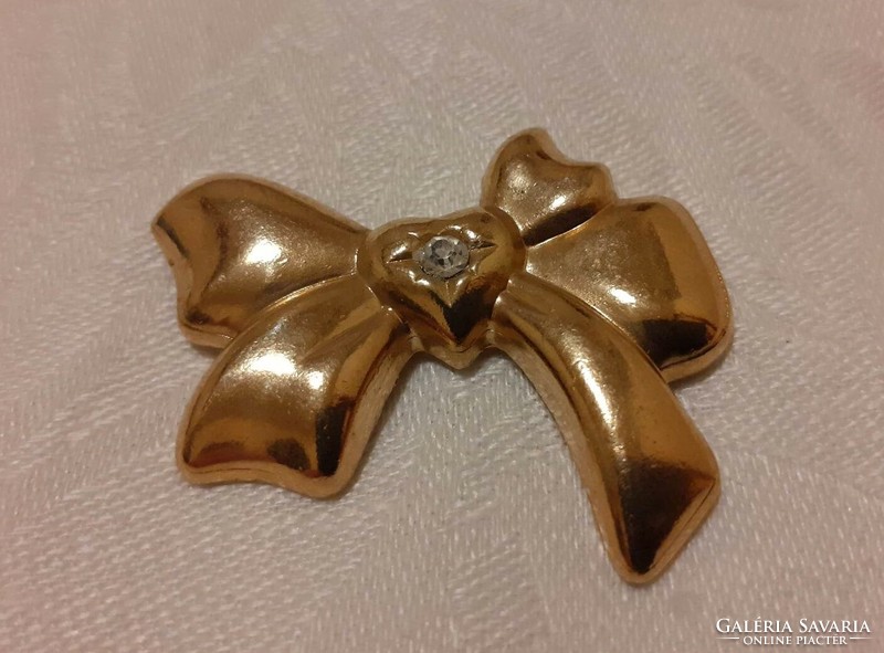 Vintage bow-shaped brooch (pin)