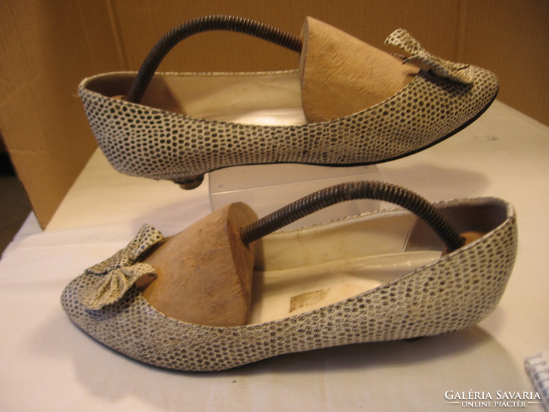 Polka dot pretty women's shoes with metal heels