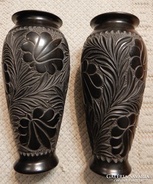 Nádudvari fekete kerámia vázák