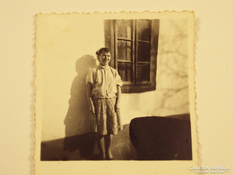 Old photo photo - girl woman on farmhouse window - 1940s-1950s