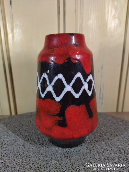 Retro piros váza