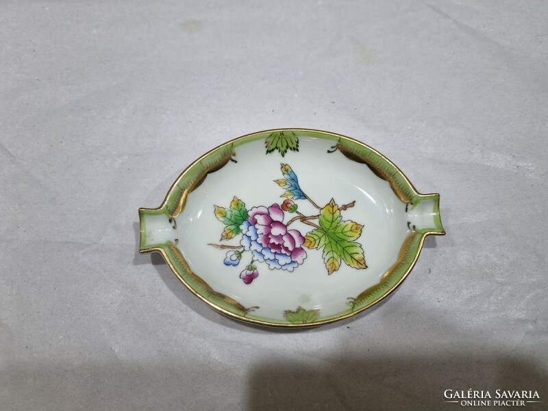 Porcelain ashtray with Victoria pattern from Herend