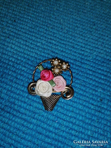 Flower basket brooch with textile roses (25)