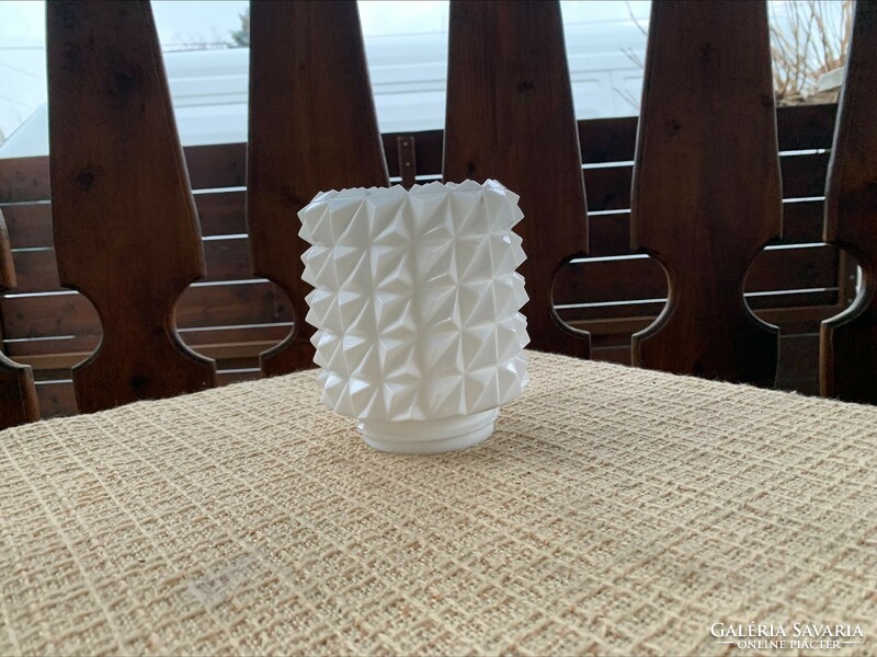 White op art style glass threaded lamp shade, lamp shade