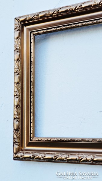 ( Ki) in an antique, old-gold colored frame, small mirror. 27 X 45.5 cm.