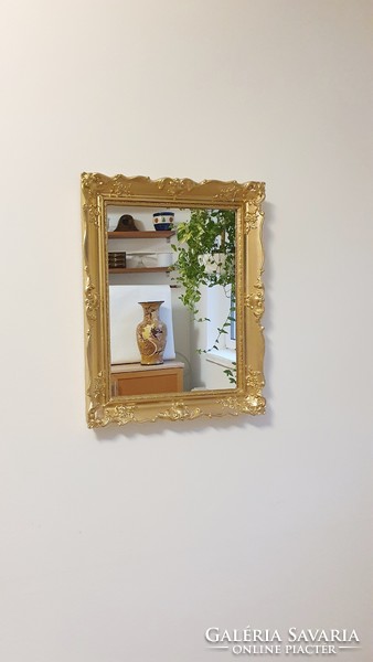 (Kk) 44 x 58 cm.-Es. Wonderful, antique, gold-colored, blonde frame, small mirror.