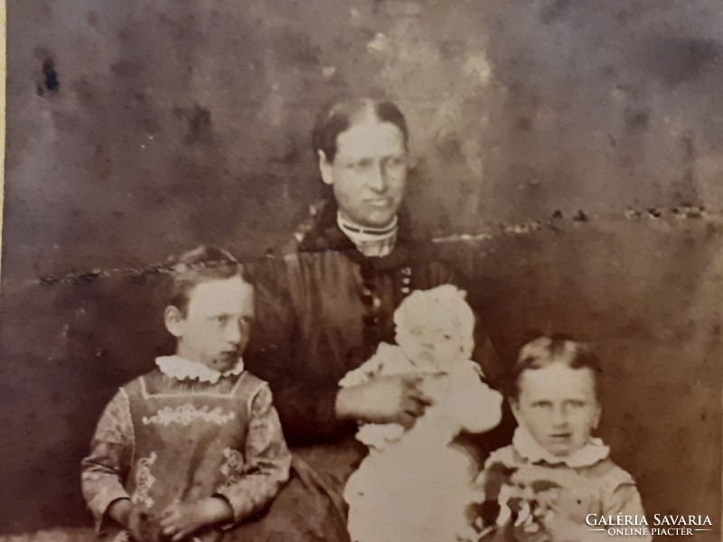 Antik fotó 1881 Agnelly István fényképíró Pest műtermi családi fénykép