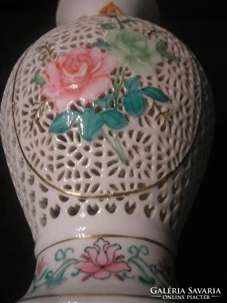 N10 Antik Chinai áttört mintás jelzett aranyozott  festett váza aprólékos kidolgozással