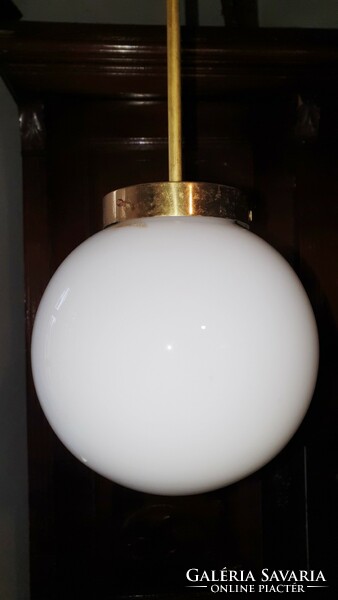 Régi, közepes méretű, fehér, art deco, opál üveg gömb, mennyezeti, függeszték lámpa. 20 cm. ámérő.t
