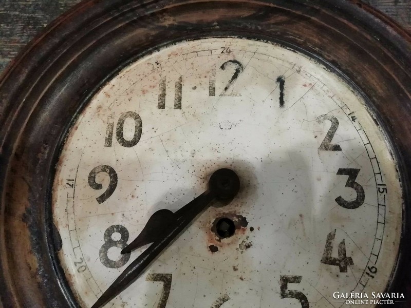 Waiting room clock, hat clock from the first half of the 20th century, mechanical clock