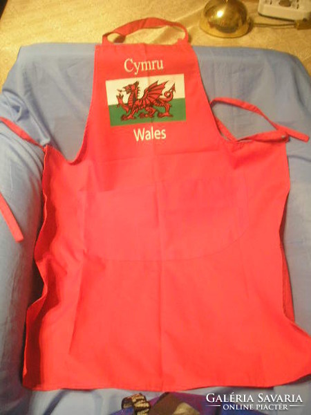 N28 new English beautiful stylish yes -very bright red kitchen apron with two huge pockets as a gift