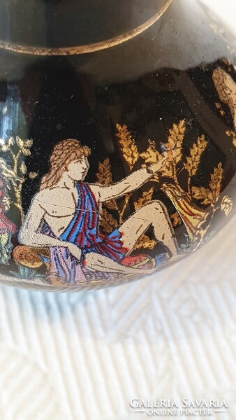 Miniatűr, görög mitológiai képekkel díszített, arany mintás parfümös üveg, dugóval. 6 cm. magas.