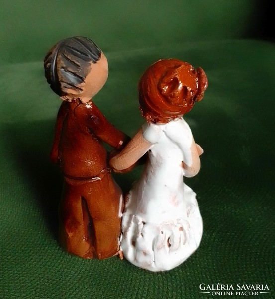 Iparművész kerámia figura szobor házaspár jegyespár esküvő menyasszony vőlegény jegy- nászajándék