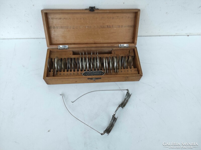 Antik szemész doktor orvosi utazó eszköz szemészeti szerszám dobozában 628