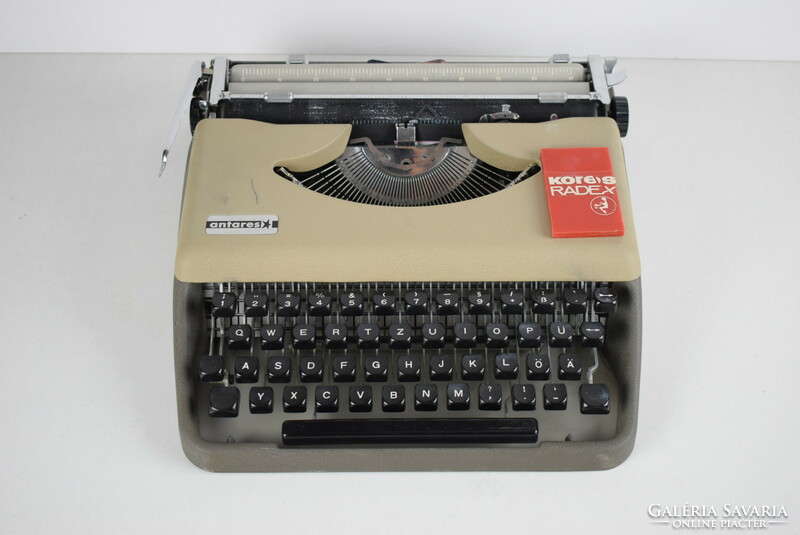 Retro / old / mid century Antares typewriter / 70s