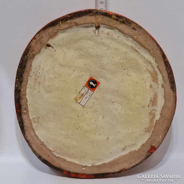 "Iparművészeti Vállalat" címkés, kürtölő lovas mintás, narancssárga mázas kerámia falidísz (2479)