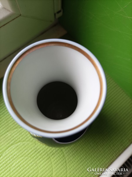 Small Wallendorf vase.