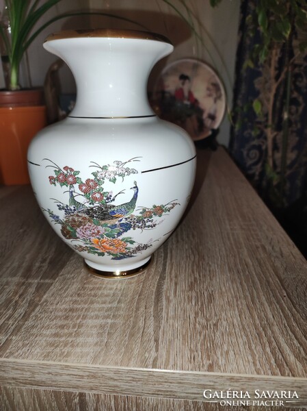 Porcelán váza dús aranyozással (19 cm)