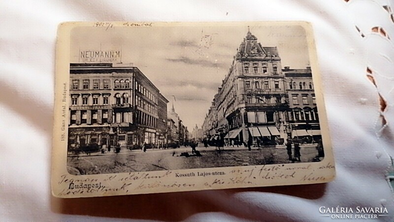 Budapest, Kossuth Lajos utca, Neumann úr és fiú ruhák üzlettel 1902-ben.    96.