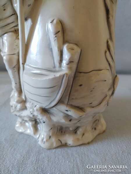Antik szecessziós majolika váza, halász fiú figurával 28 cm