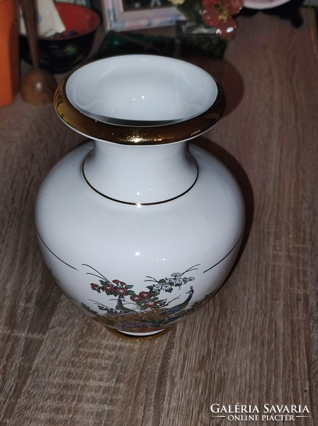 Porcelain vase with rich gilding (19 cm)