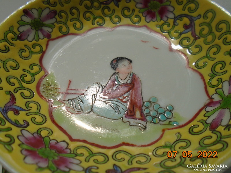 Zhongguo Jingdezhen Famille Jaune figurális kézzel festett tálka dombor,zománc virág mintákkal