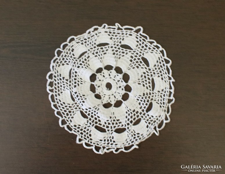 Beautiful flawless crocheted tablecloth, showcase lace + 1 gift with a tiny flaw
