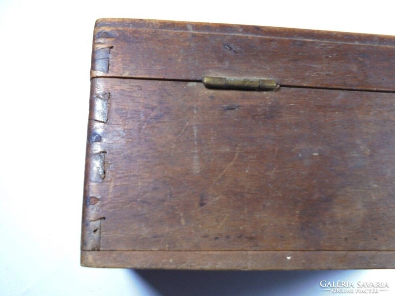 Antik régi fa faragott doboz díszdoboz kis láda ládikó - felirat: Deltirol Telve JK 1918