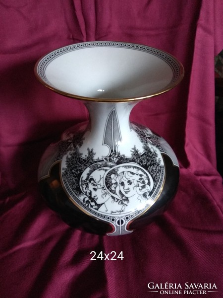 Jurcsak László hollóházi porcelán vaza