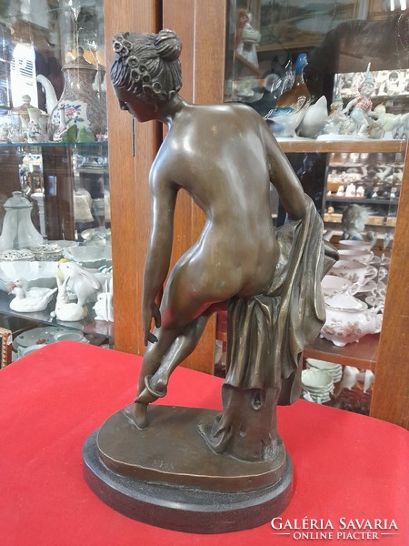Rare Italian bronze, mario nick, towel female nude figural sculpture, on a black marble plinth. 40 Cm.