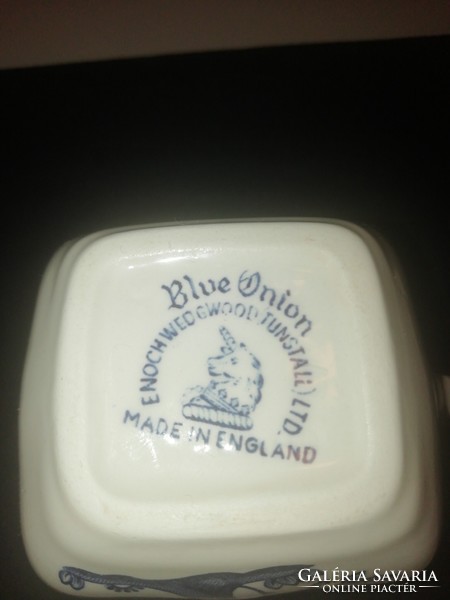 English, blue, porcelain cream, milk spout