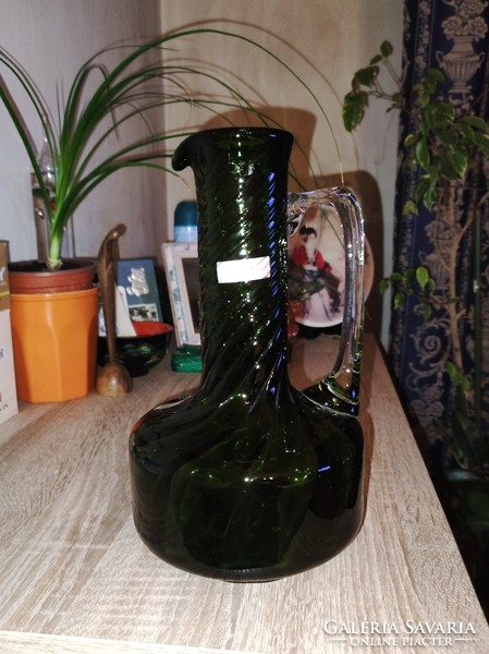 Csavart üveg kancsó,zöld (26 cm)