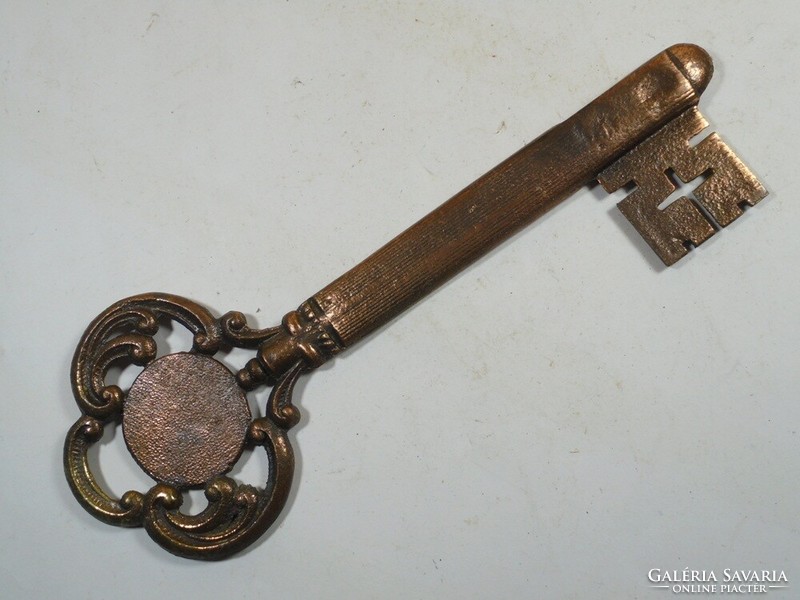 Retro régi fém dombormű dísztárgy-díszes kulcs-Balatoni emlék- turista szuvenír -hosszúság:19cm