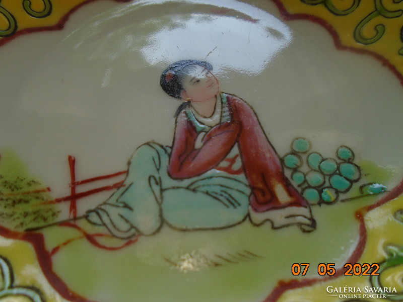 Zhongguo Jingdezhen Famille Jaune figurális kézzel festett tálka dombor,zománc virág mintákkal