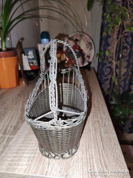 Metal, woven drink holder basket