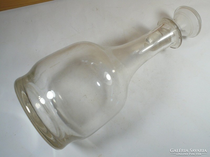 Régi üveg boros üveg palack kiöntő - üveg dugóval