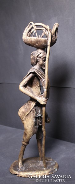 Egyiptomi férfi fém szobor, magassága 35 cm - afrikai szobor