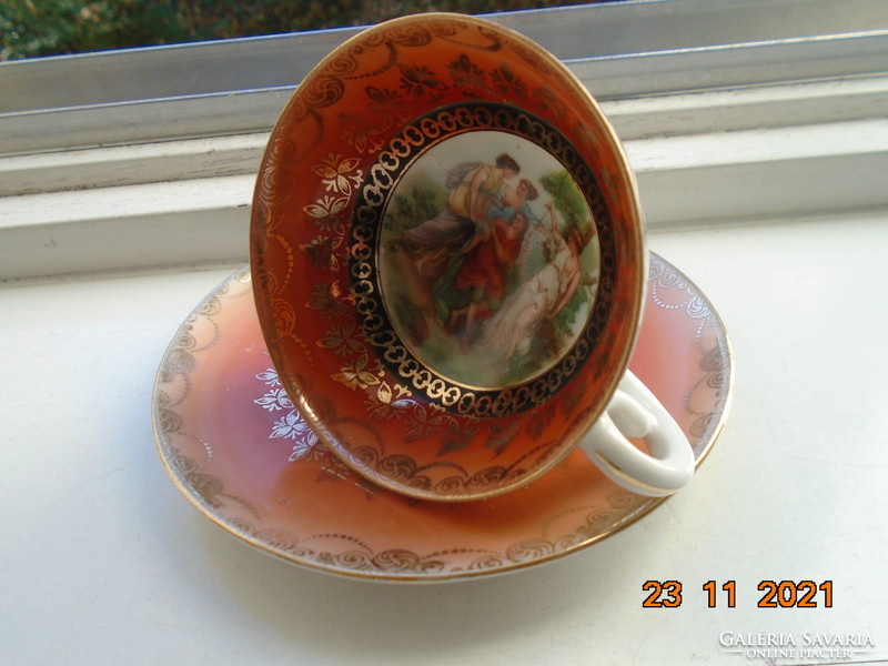 Altwien kézzel festett aranybrokát  két mitologikus jelenetes talpas kávés csésze alátéttel