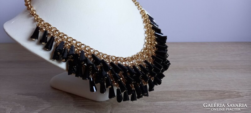 Necklace decorated with black crystals