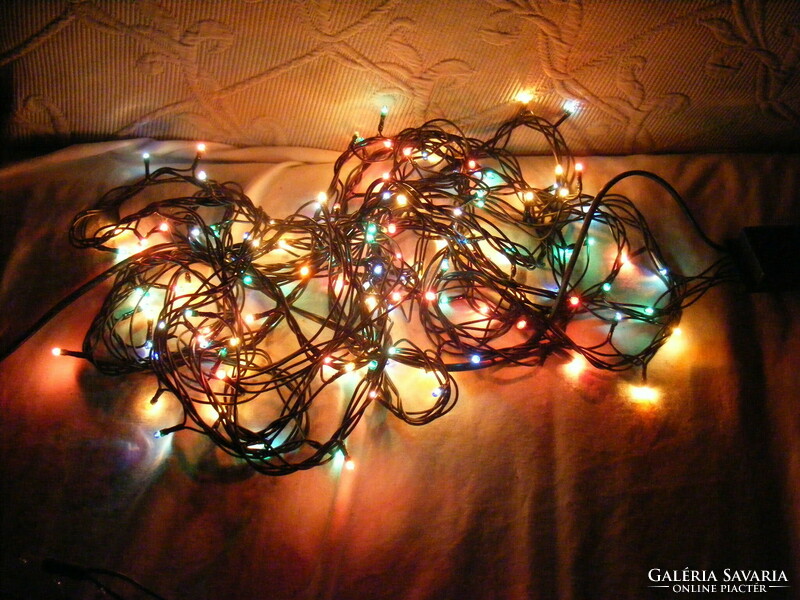 132 plastic Christmas tree decorations + 2 string lights + 6 small bell string + garland