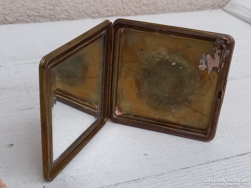 Régi, sárgaréz bevonatos púderes doboz fózolt tükörbetéttel