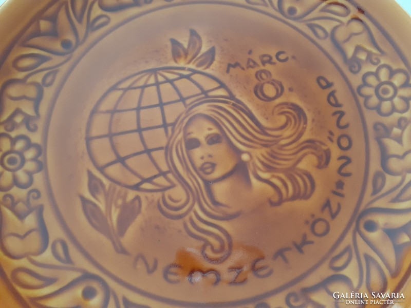 Régi KP Gránit falidísz Nemzetközi Nőnap feliratos tányér dísztányér