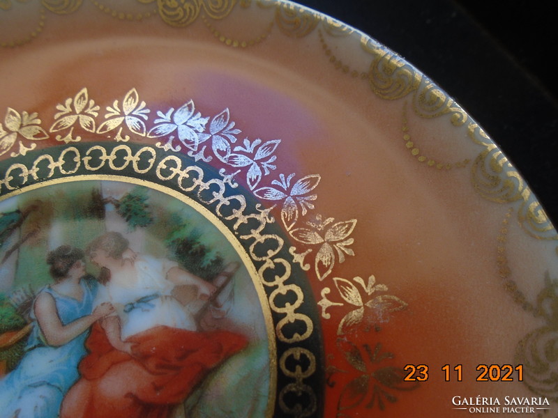 Altwien kézzel festett aranybrokát  két mitologikus jelenetes talpas kávés csésze alátéttel