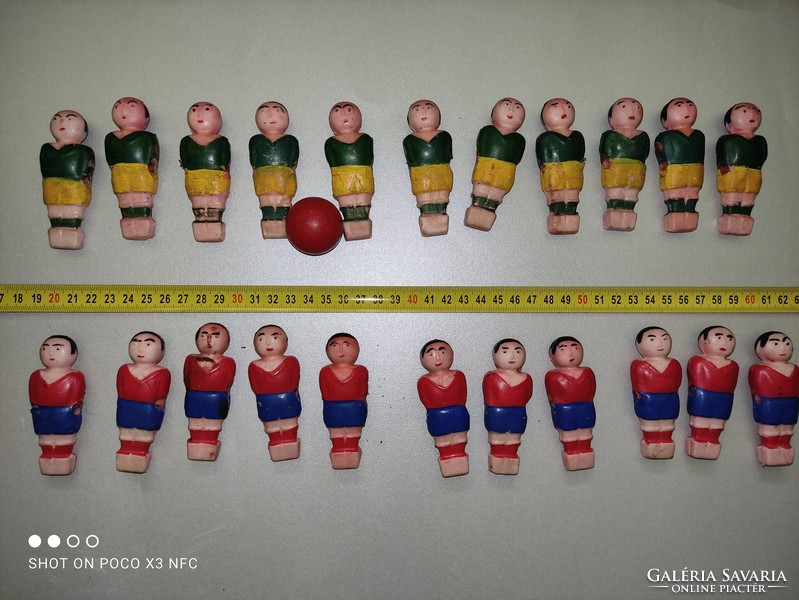 Megéri! Gumi csocsó figurák asztali foci alak 22 darab játékos plusz egy labda