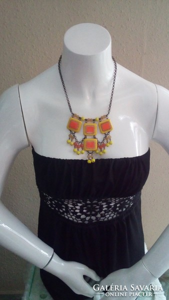 Yellow-orange design necklace