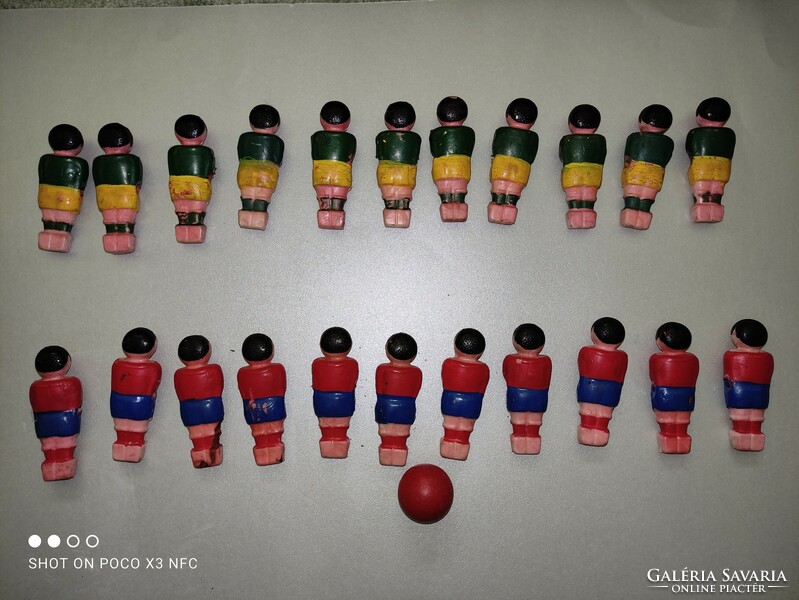 Megéri! Gumi csocsó figurák asztali foci alak 22 darab játékos plusz egy labda